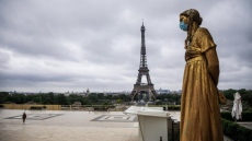 Френският парламент продължи действието на здравните пропуски до лятото